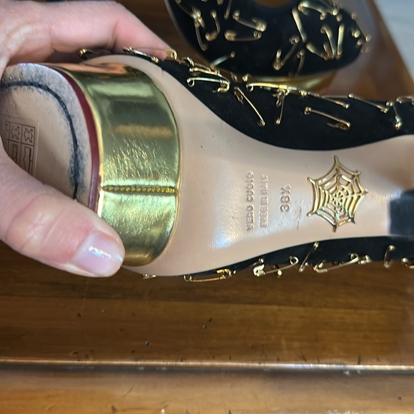 Charlotte Olympia x Tom Binns Suede Gold Safety Pin Platform Heels EU 38.5 - Picture 12 of 12